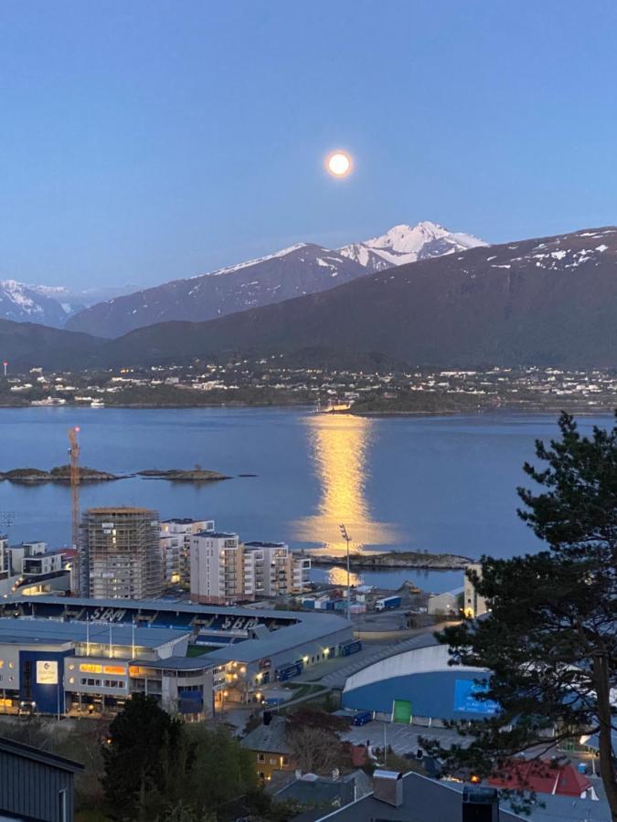 Great Place With View To The Mountains And Fjord Ålesund Kültér fotó