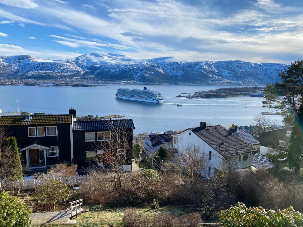 Great Place With View To The Mountains And Fjord Ålesund Kültér fotó