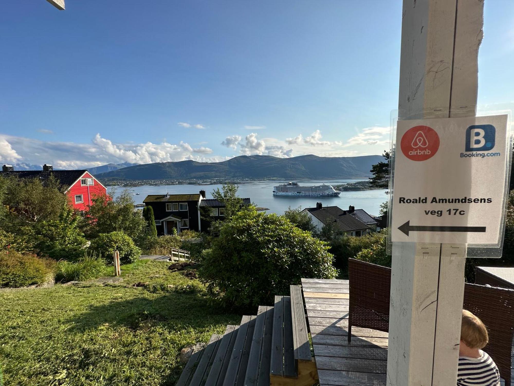 Great Place With View To The Mountains And Fjord Ålesund Kültér fotó