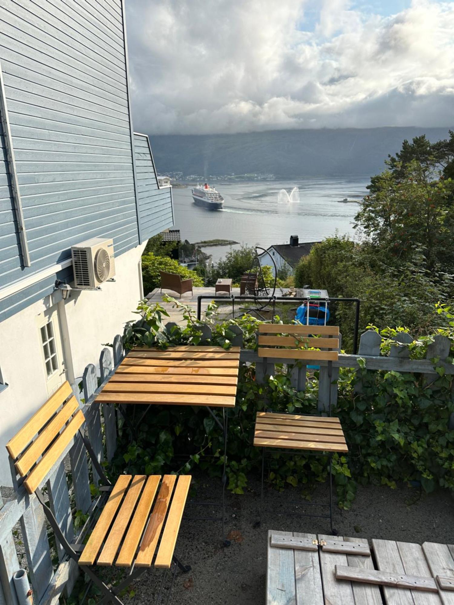 Great Place With View To The Mountains And Fjord Ålesund Kültér fotó